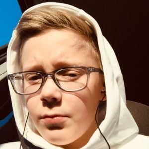 Meet your Posher, Davidplays